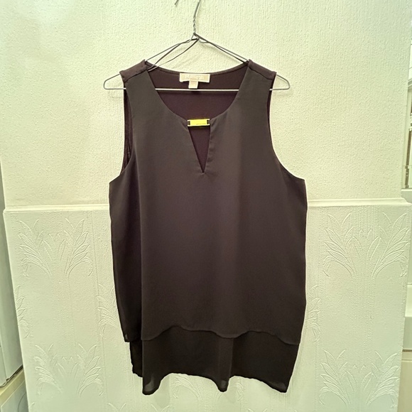 ✨3 for $50 ✨ Flowy Black Michael Kors Top with Gold Detailing in size L - Picture 1 of 5